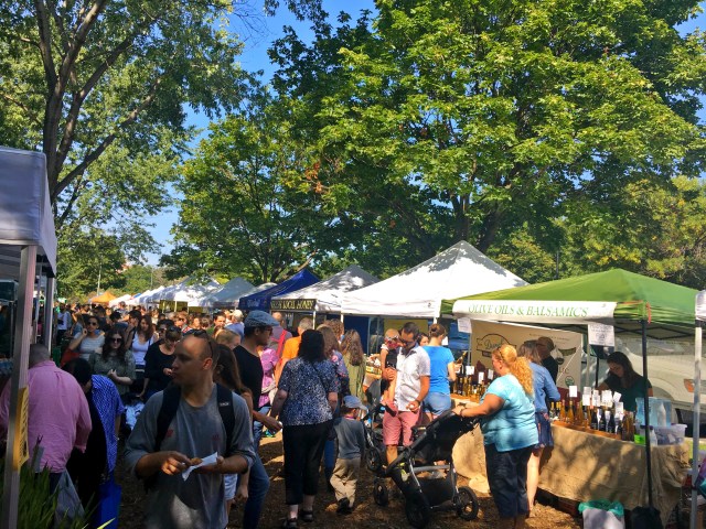 Logan Square Farmers Market, Chicago | RebeccaWanderlusting