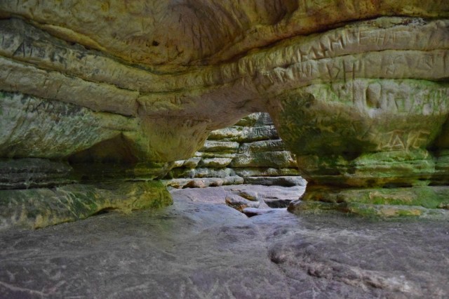 Hiking Matthiessen State Park, RebeccaWanderlusting