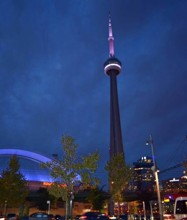 Tourists in Toronto | RebeccaWanderlusting