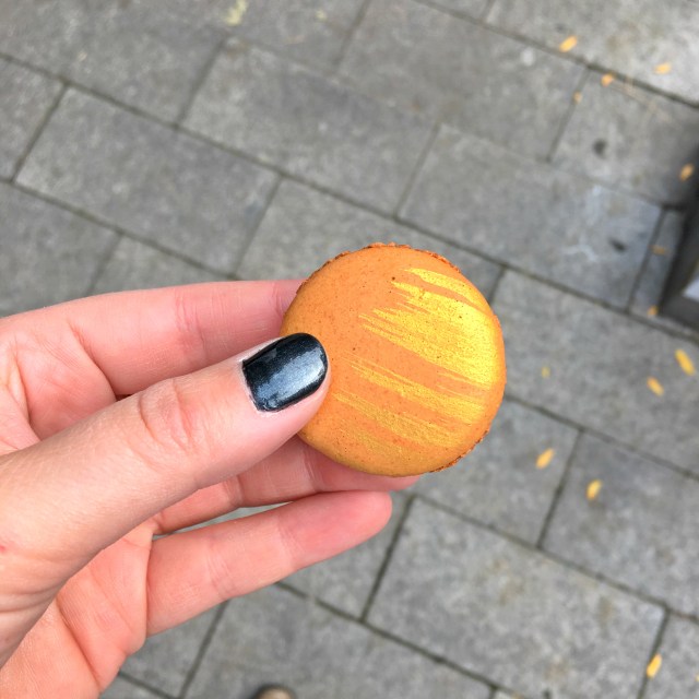 Tourists in Toronto | RebeccaWanderlusting