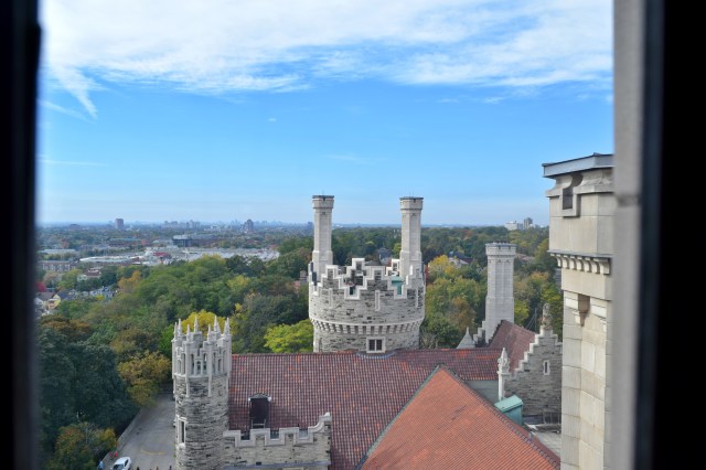 Tourists in Toronto | RebeccaWanderlusting