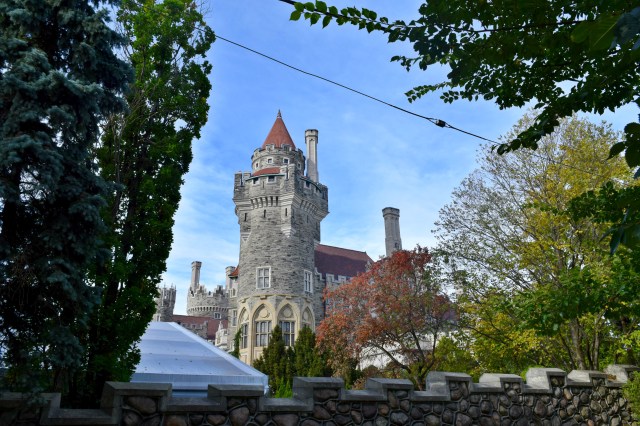 Tourists in Toronto | RebeccaWanderlusting