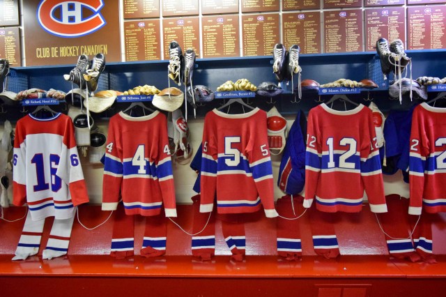 Tourists in Toronto | RebeccaWanderlusting