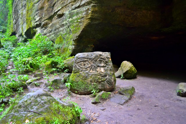 Hiking Matthiessen State Park, RebeccaWanderlusting