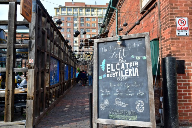 Neighborhoods in Toronto | RebeccaWanderlusting