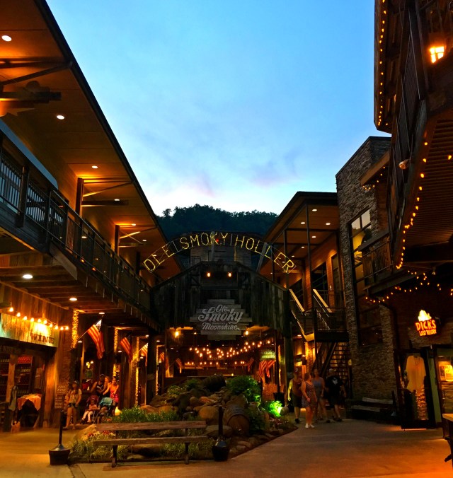 Downtown Gatlinburg, RebeccaWanderlusting