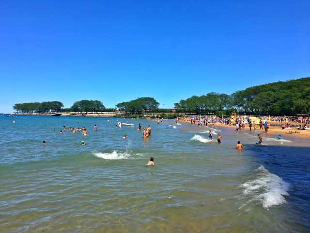 Ohio Street Beach Chicago, Mag Mile, RebeccaWanderlusting