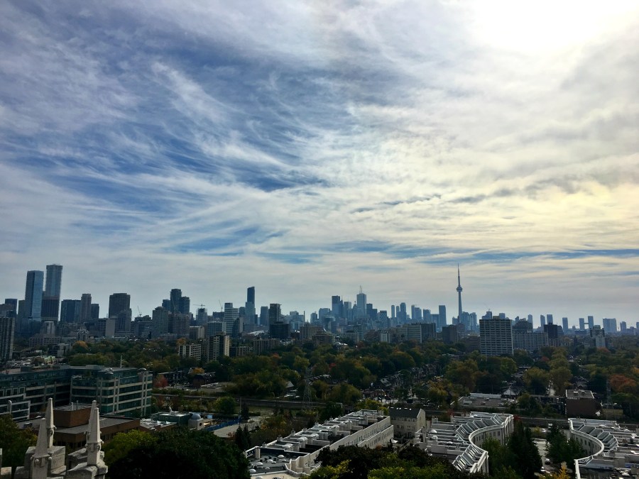 Tourists in Toronto | RebeccaWanderlusting