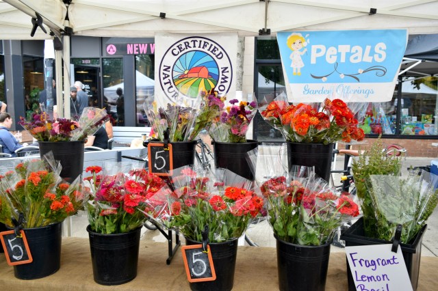 Logan Square Farmers Market, Chicago | RebeccaWanderlusting